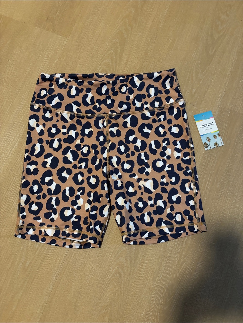 NWT Cabana by Crown & Ivy Animal Print Bike Shorts size Large